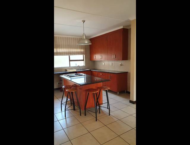 2 BEDROOM APARTMENT RENTED IN SUNNINGHILL